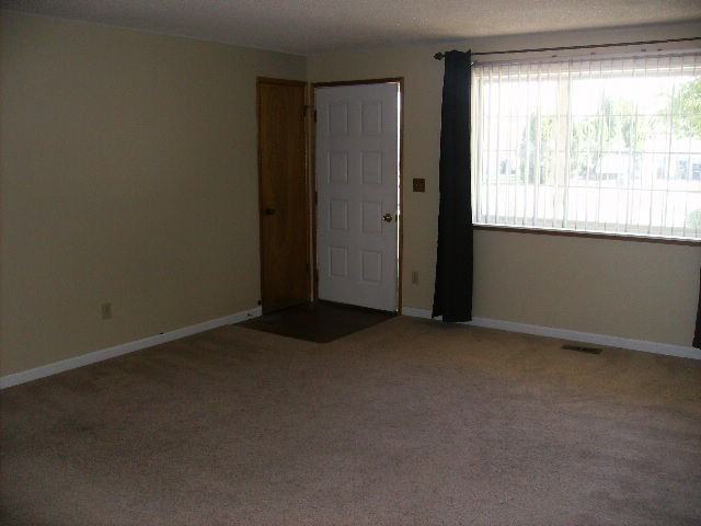 1826 S Monroe St - Photo 4 of 10