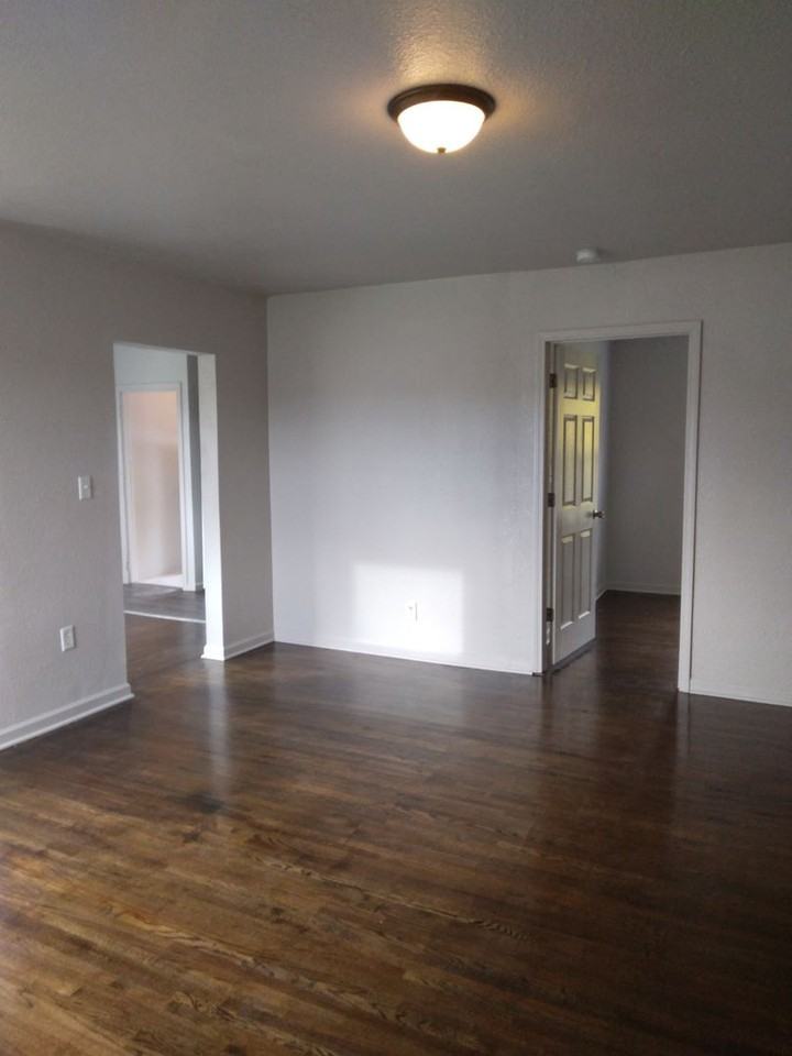 2192 W Vienna Rd - Photo 2 of 12