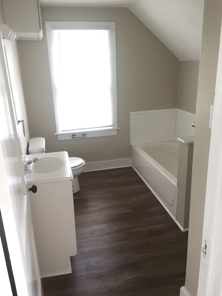 716 Locust St - Photo 3 of 8