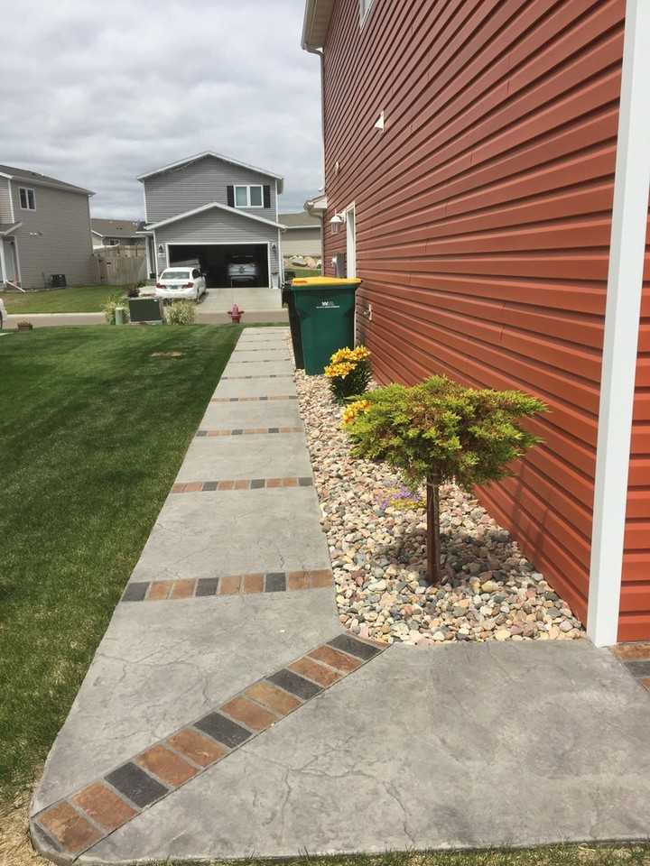 1045 Madison Ln - Photo 5 of 20