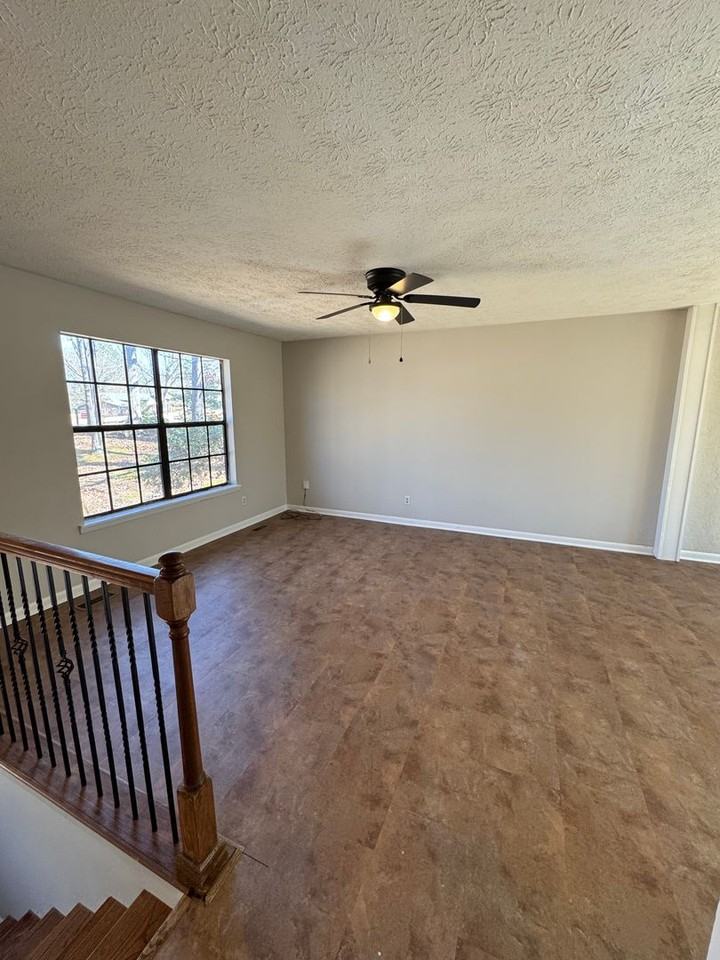 1026 Jo Ann Dr - Photo 2 of 9