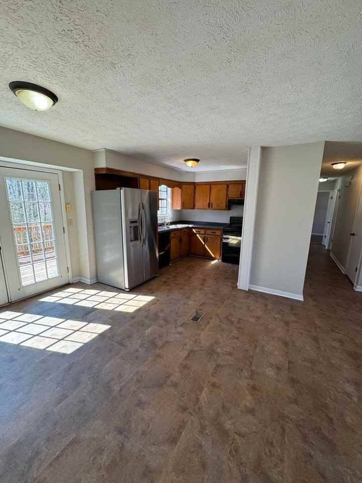 1026 Jo Ann Dr - Photo 3 of 9