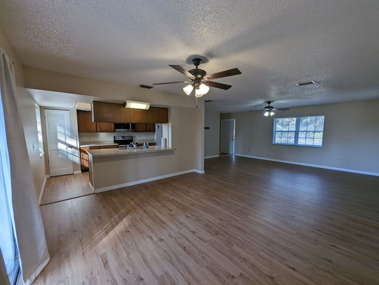 9622 W Sandra St - Photo 2 of 18