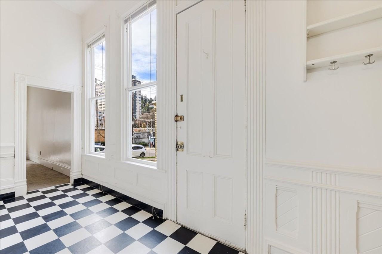 Spacious, Charming Victorian Style Tri - Photo 3 of 30