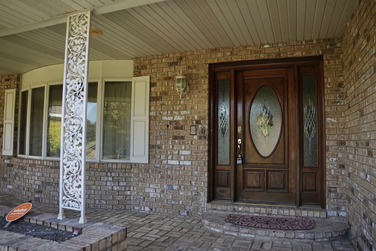 1746 Willow Springs Dr - Photo 2 of 42