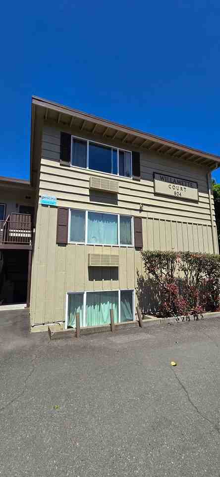 Willamette Court - Photo 3 of 15