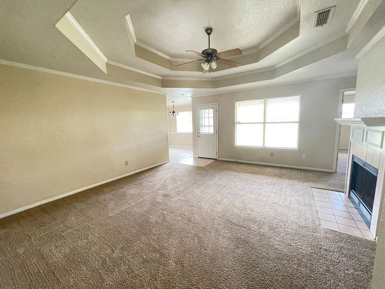 4405 Derik Dr - Photo 2 of 25
