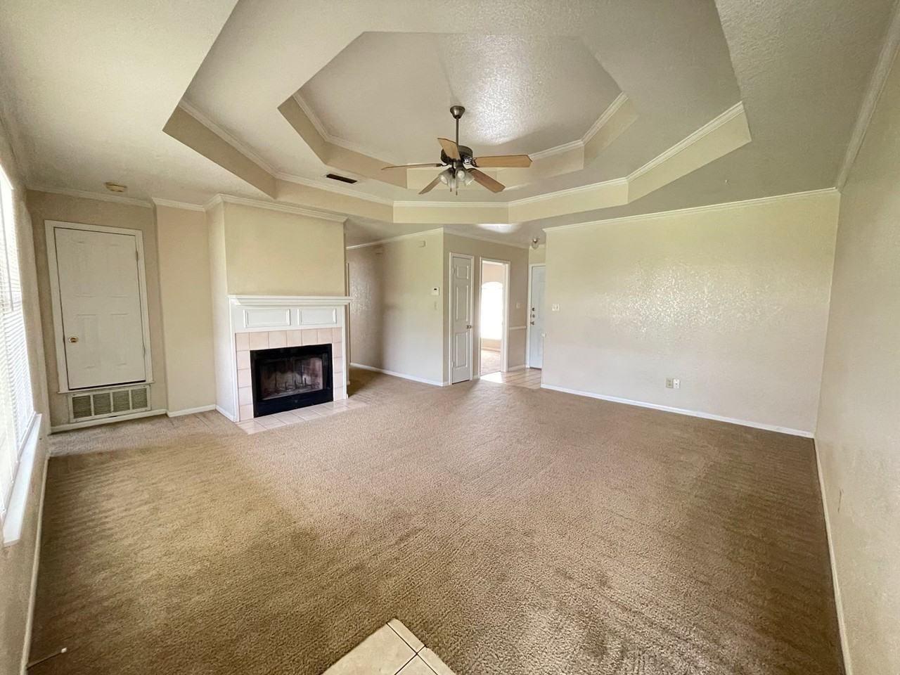 4405 Derik Dr - Photo 5 of 25