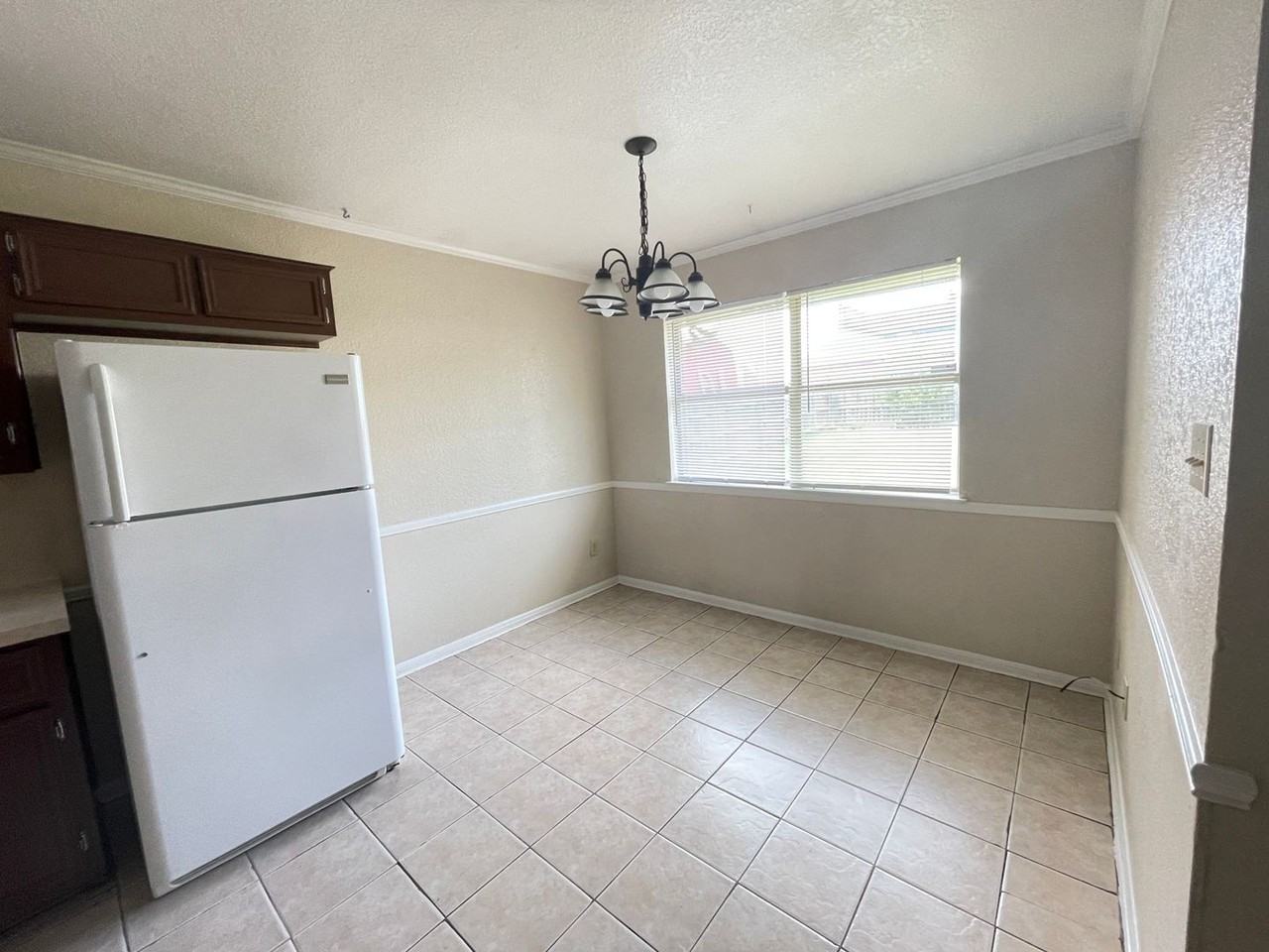 4405 Derik Dr - Photo 6 of 25