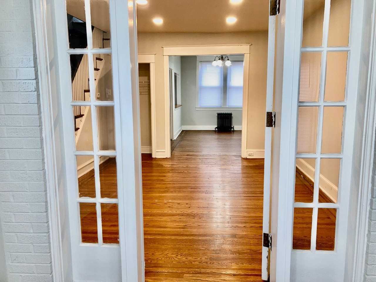 1756 N Peach St - Photo 2 of 16