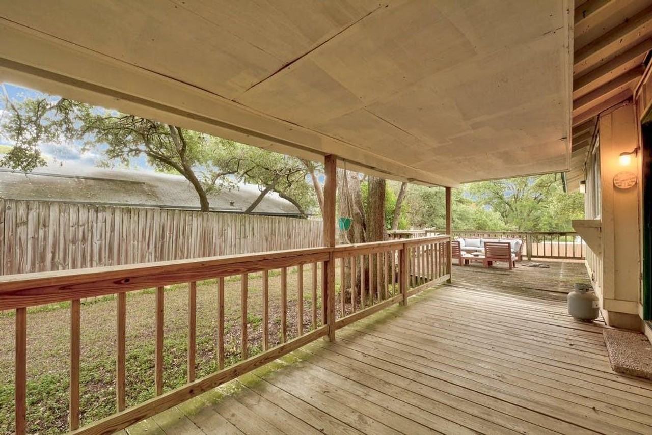 2710 Deeringhill Dr - Photo 4 of 27