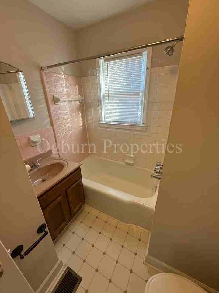 4 Vintage Ave - Photo 5 of 7
