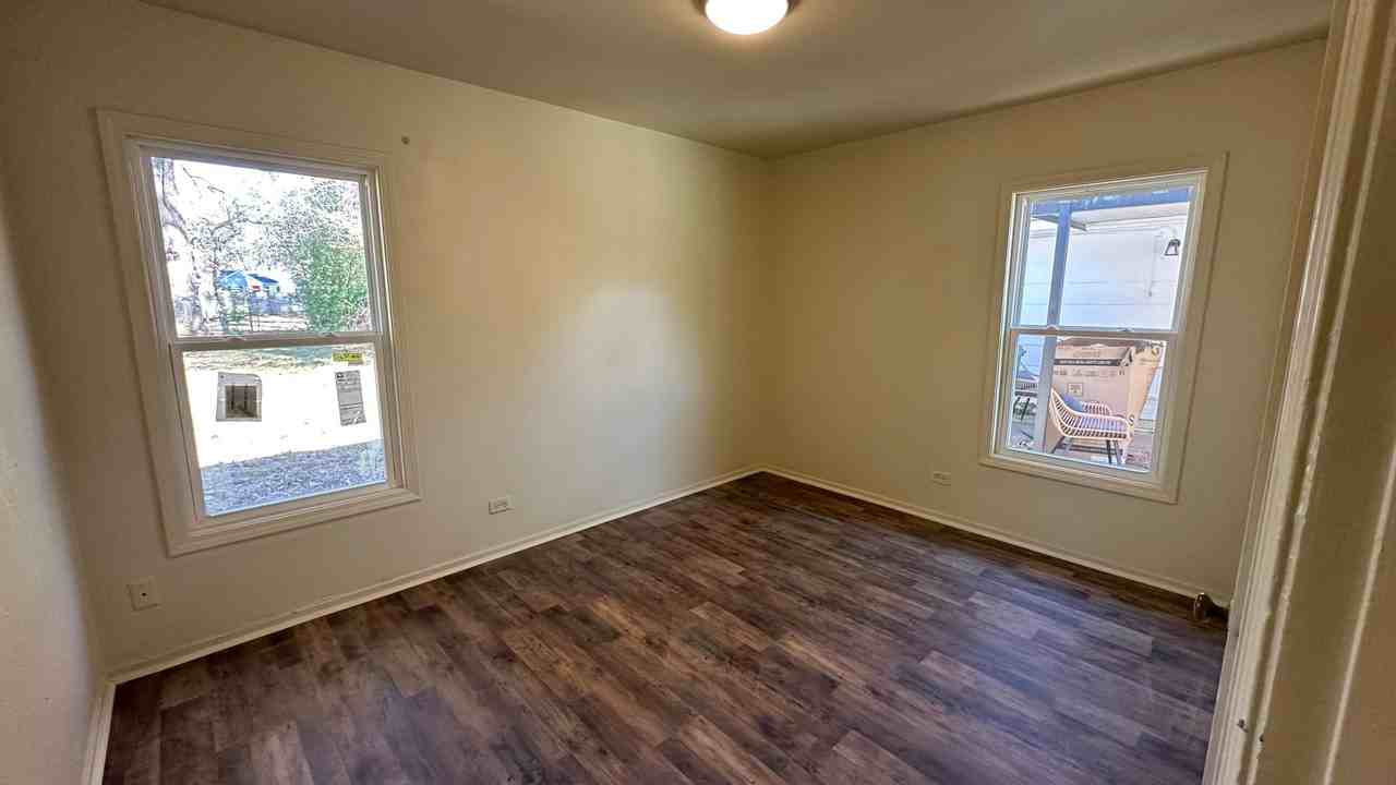 704 Victoria St - Photo 5 of 7