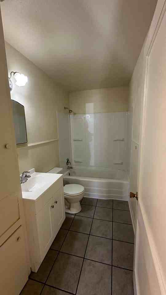 704 Victoria St - Photo 6 of 7