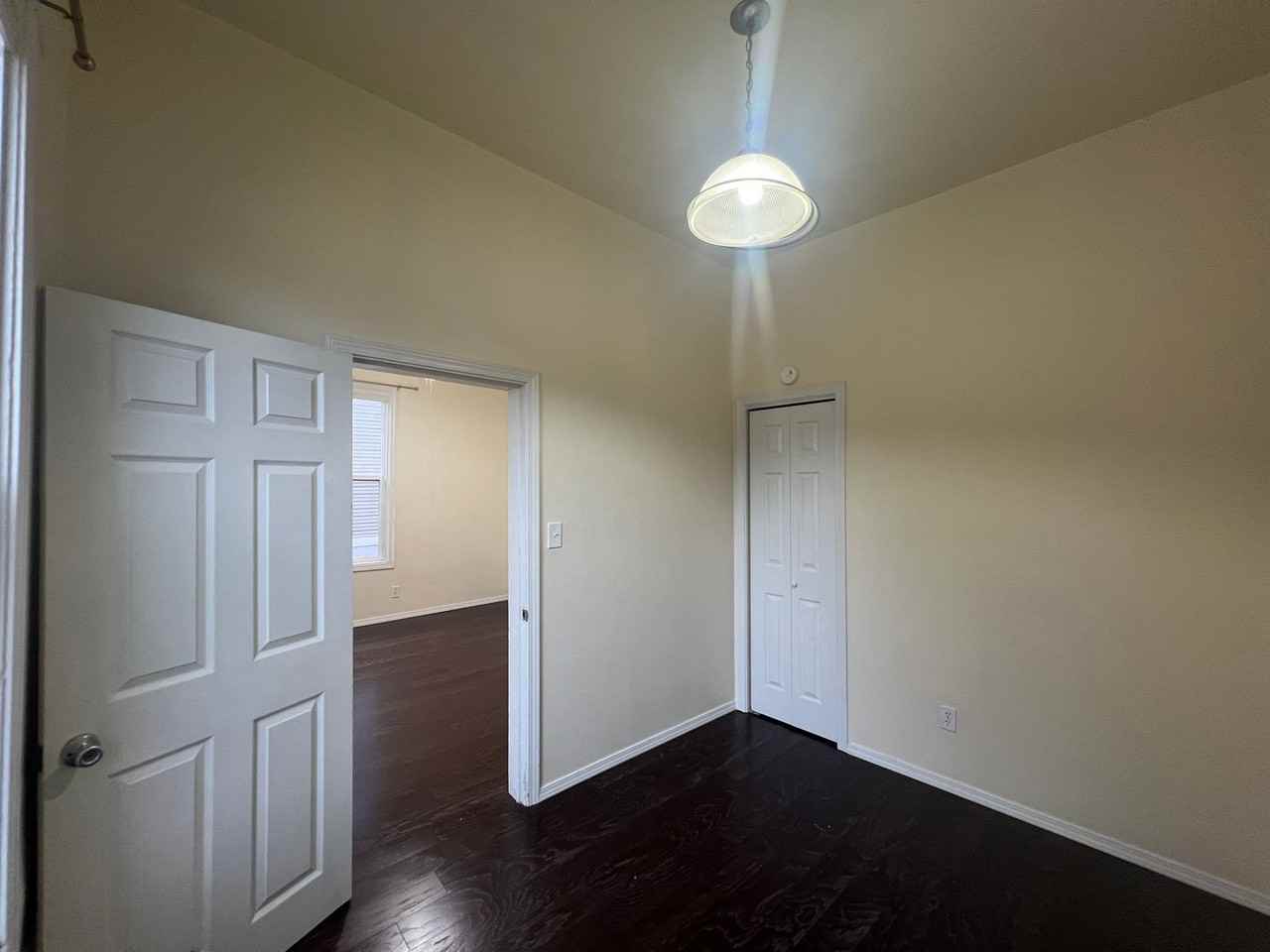 419 Lakeway Dr - Photo 3 of 18