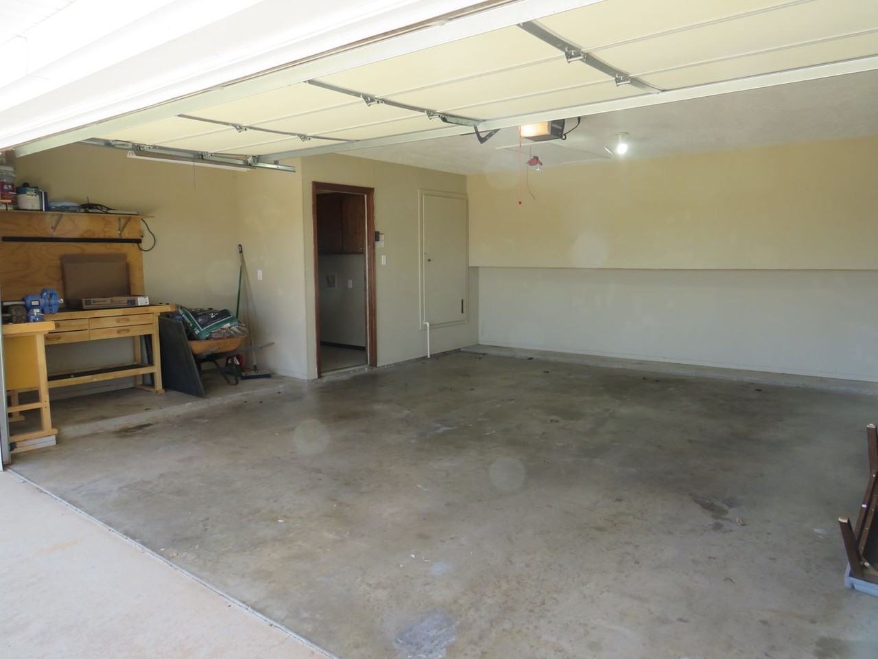 108 Ne 48th St - Photo 2 of 27