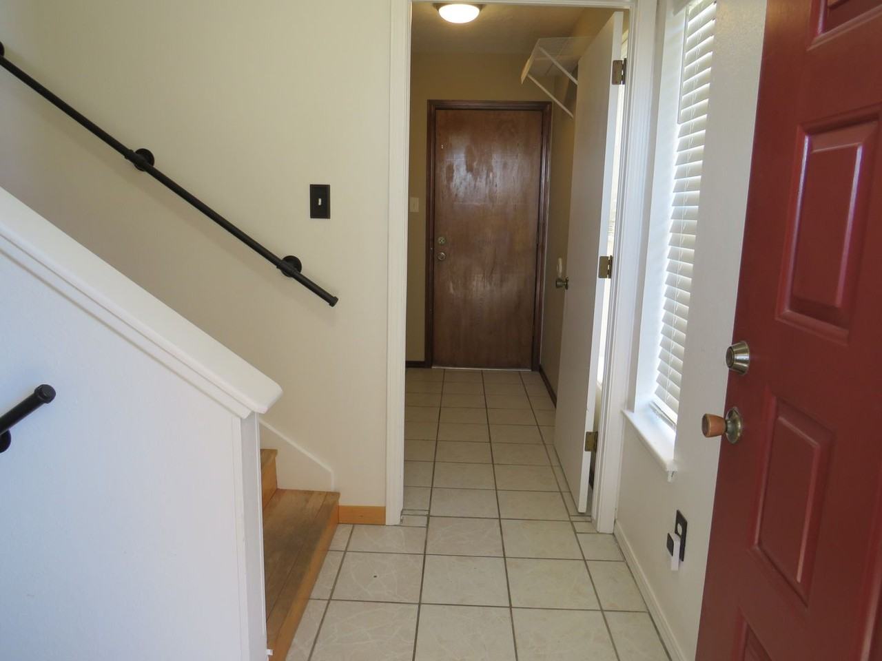 108 Ne 48th St - Photo 3 of 27