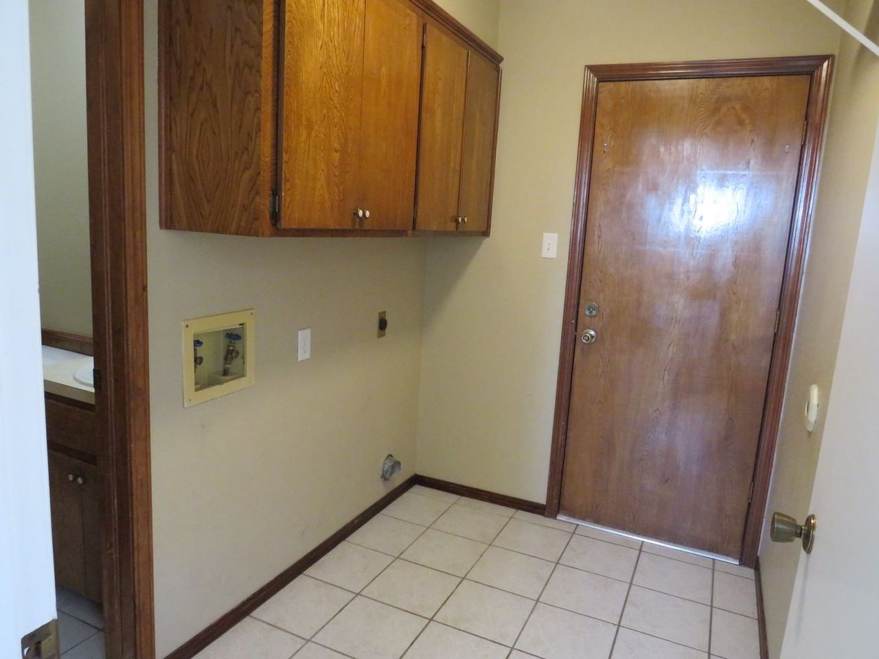 108 Ne 48th St - Photo 4 of 27