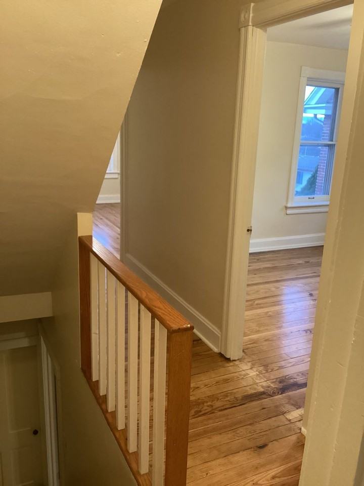 568 S Church St - Photo 5 of 33