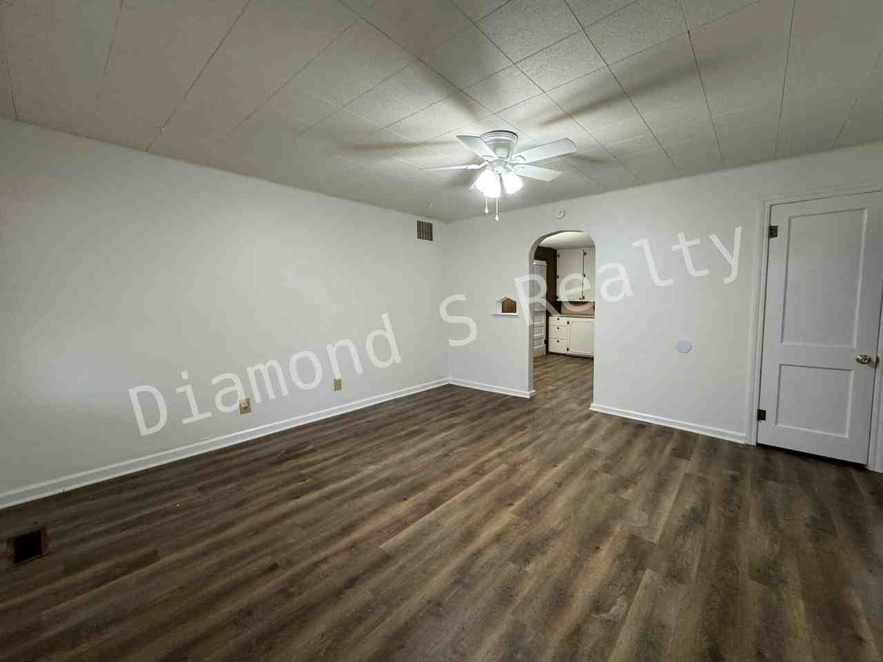 2541 W Lincoln St - Photo 3 of 8