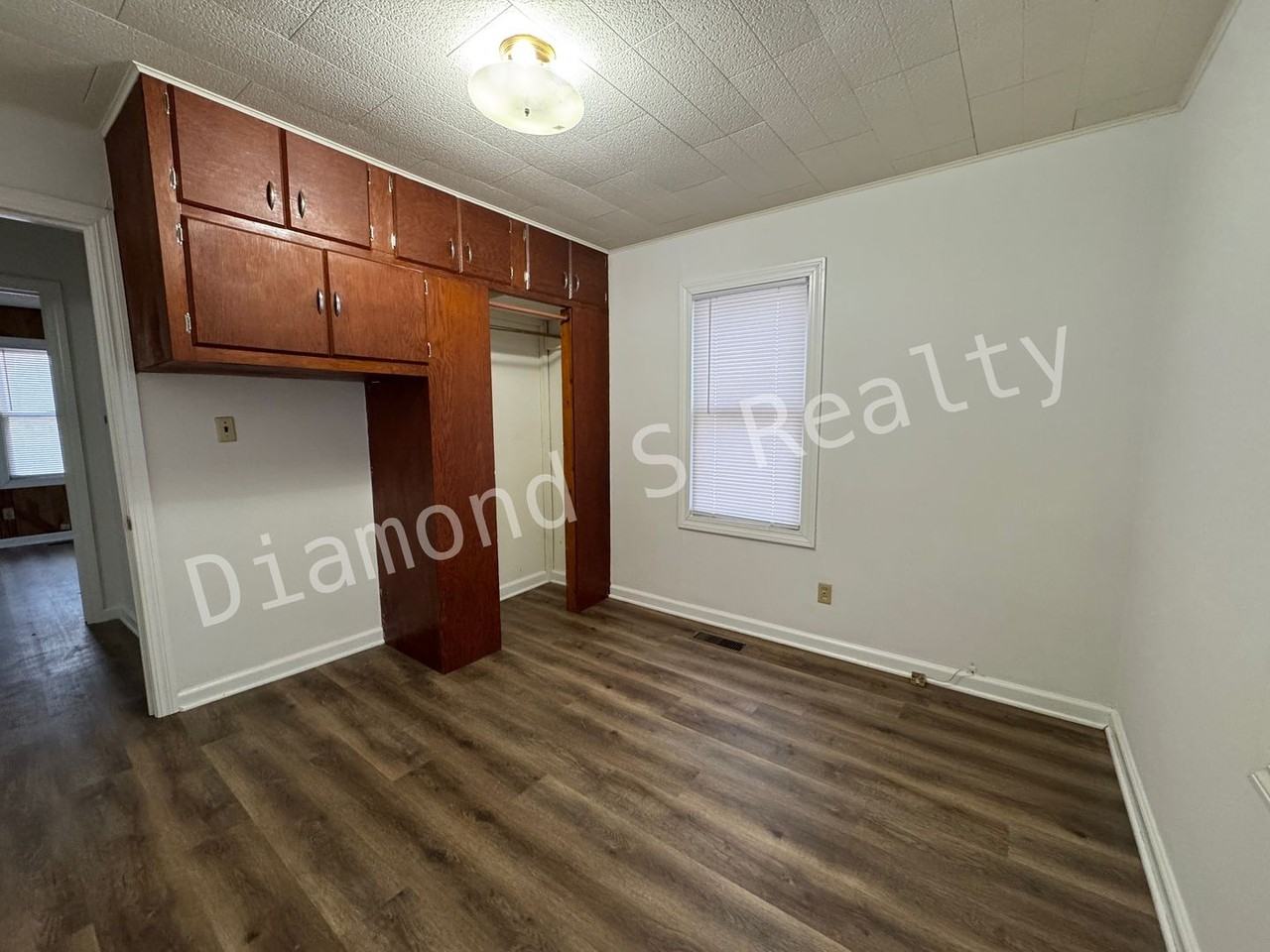 2541 W Lincoln St - Photo 6 of 8