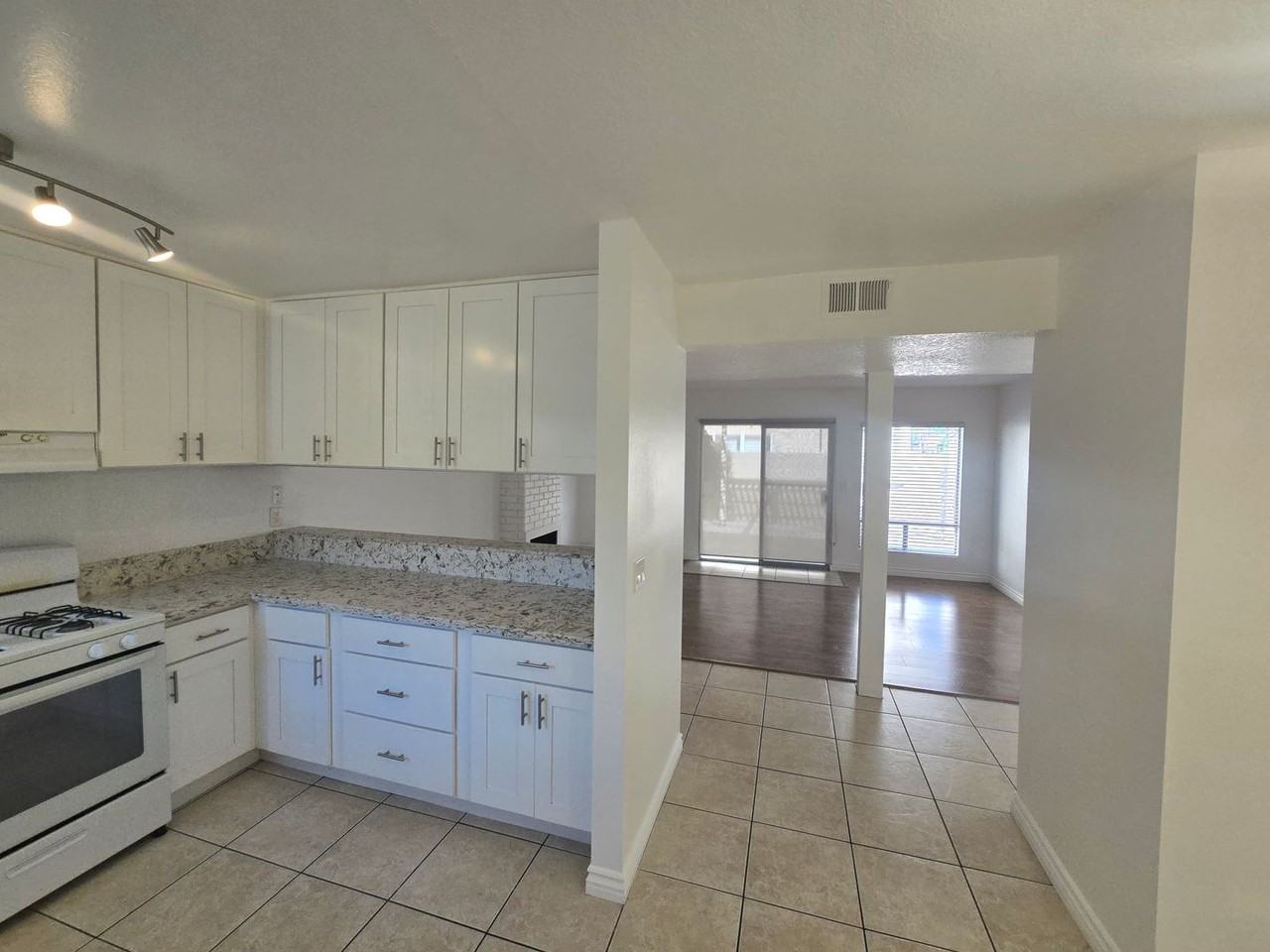 2009 California St - Photo 3 of 21