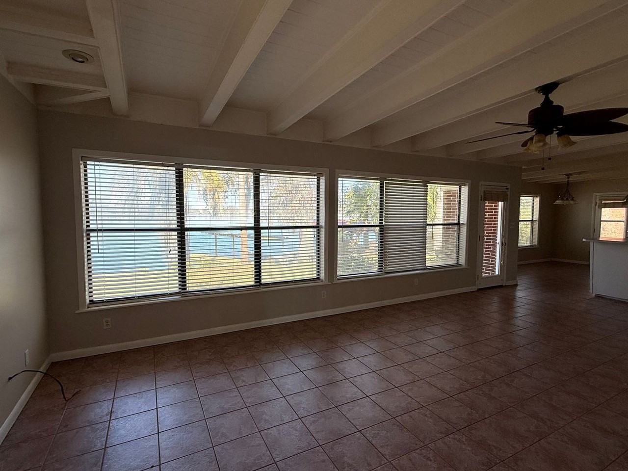 5976 Seville Dr - Photo 3 of 18