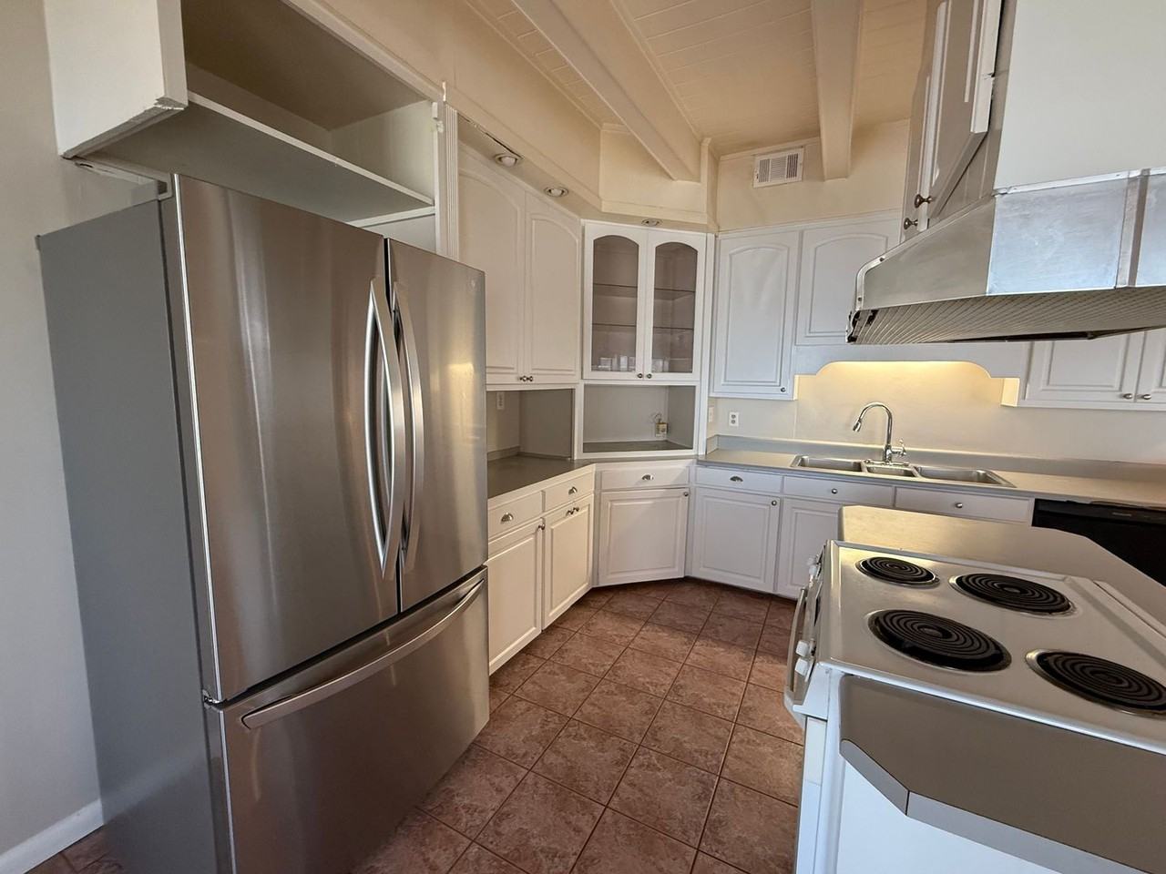 5976 Seville Dr - Photo 6 of 18