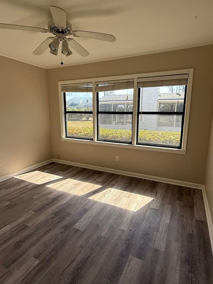 5976 Seville Dr - Photo 7 of 18