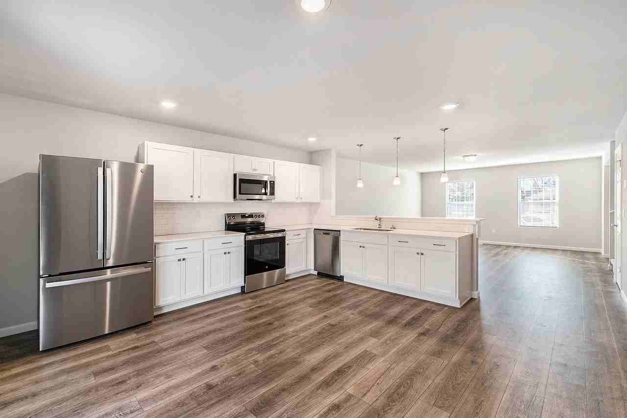 137 W Mason St - Photo 3 of 17