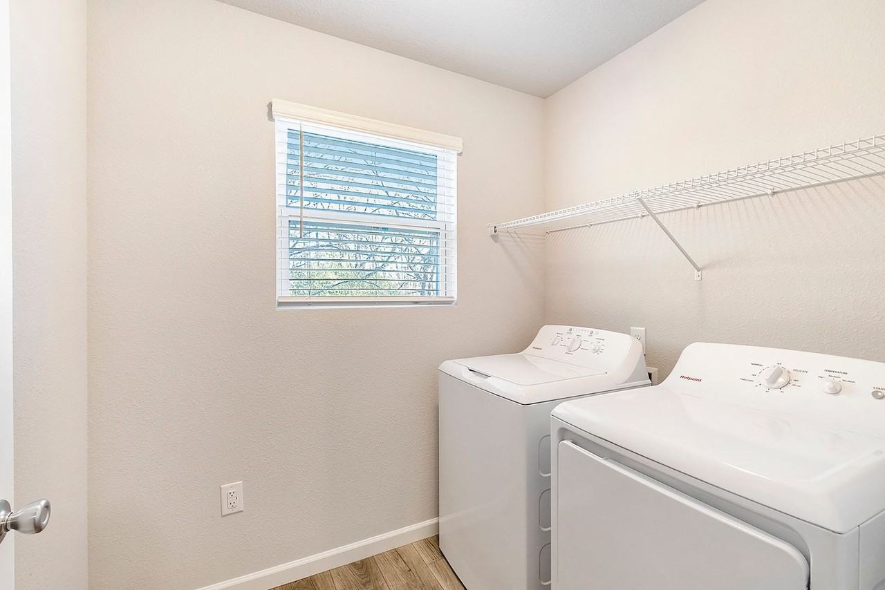 137 W Mason St - Photo 7 of 17