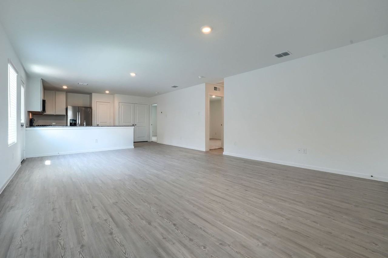 4105 Equestrian Dr - Photo 4 of 24