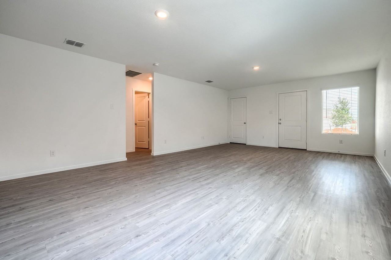 4105 Equestrian Dr - Photo 7 of 24