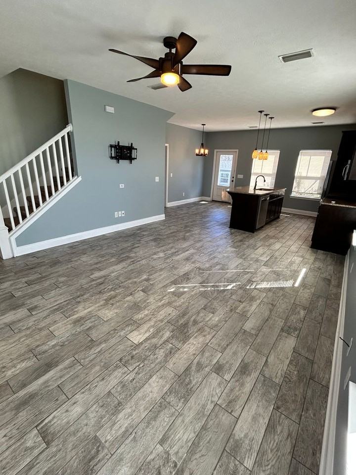 664 Helen Ave - Photo 3 of 34