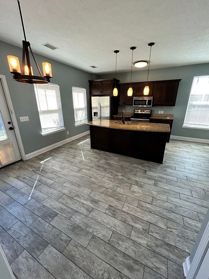 664 Helen Ave - Photo 6 of 34