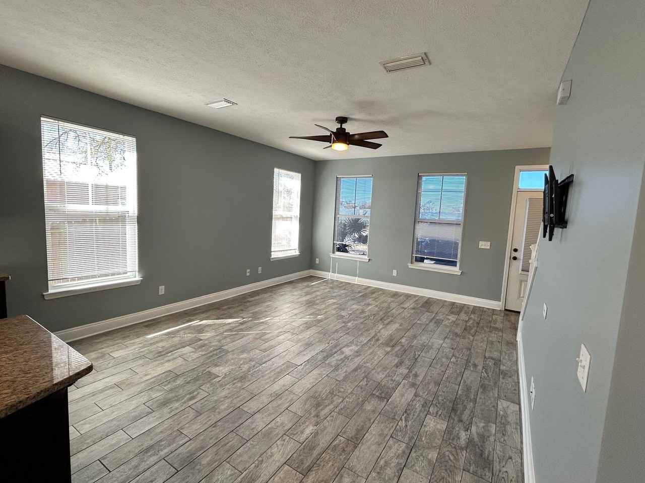 664 Helen Ave - Photo 7 of 34