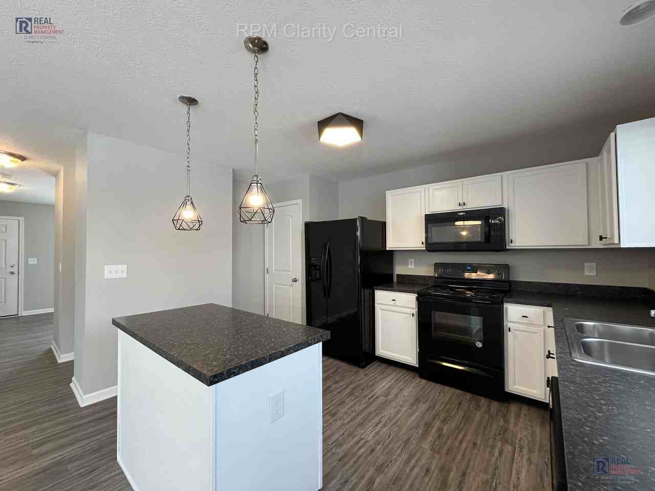 314 Burgoyne St - Photo 5 of 14