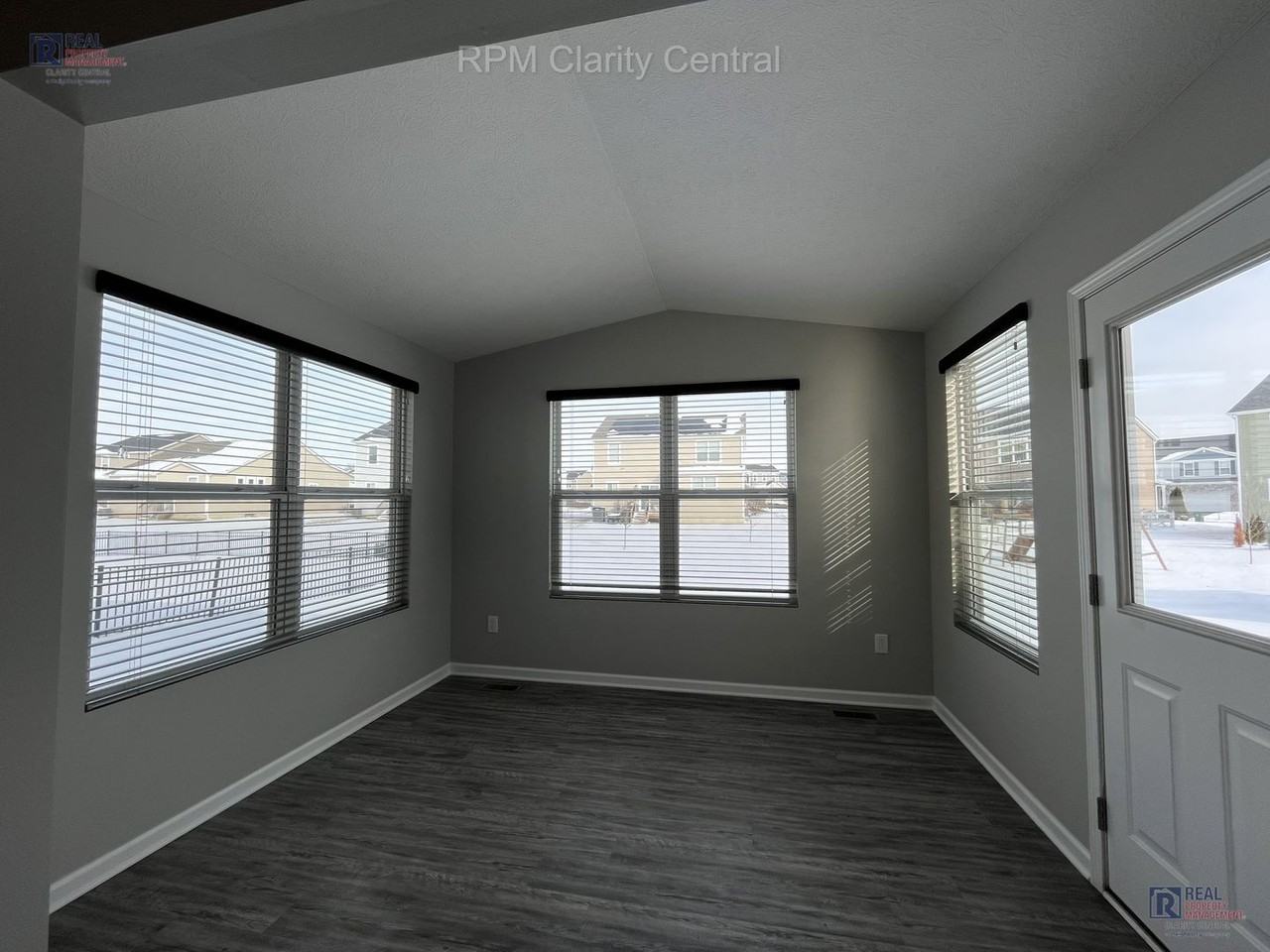314 Burgoyne St - Photo 7 of 14