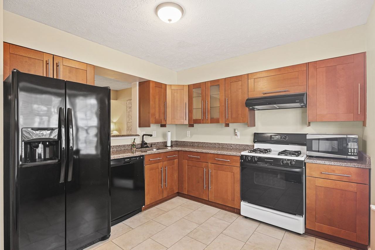 5707 Joseph Ct - Photo 2 of 33
