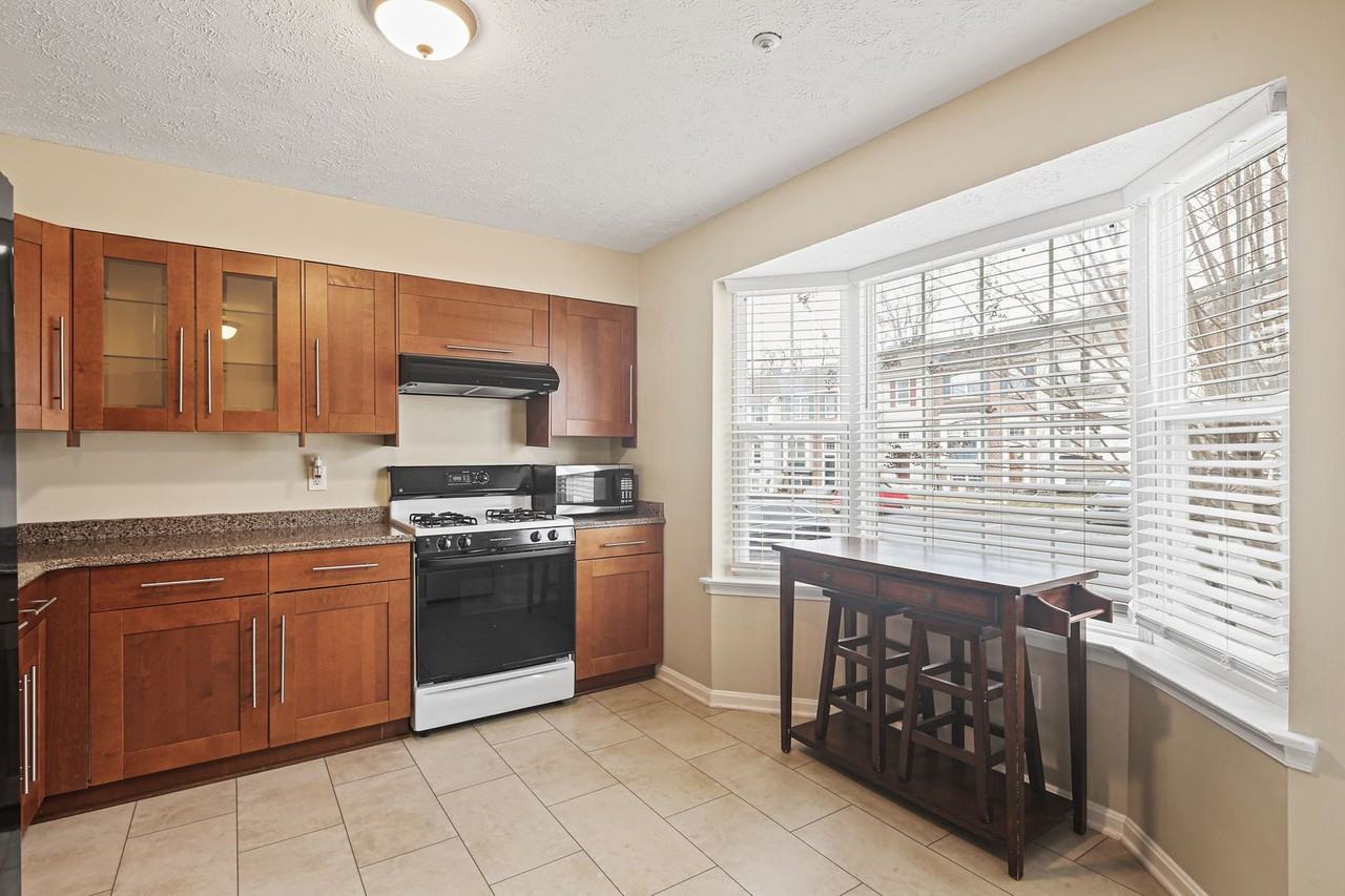 5707 Joseph Ct - Photo 3 of 33