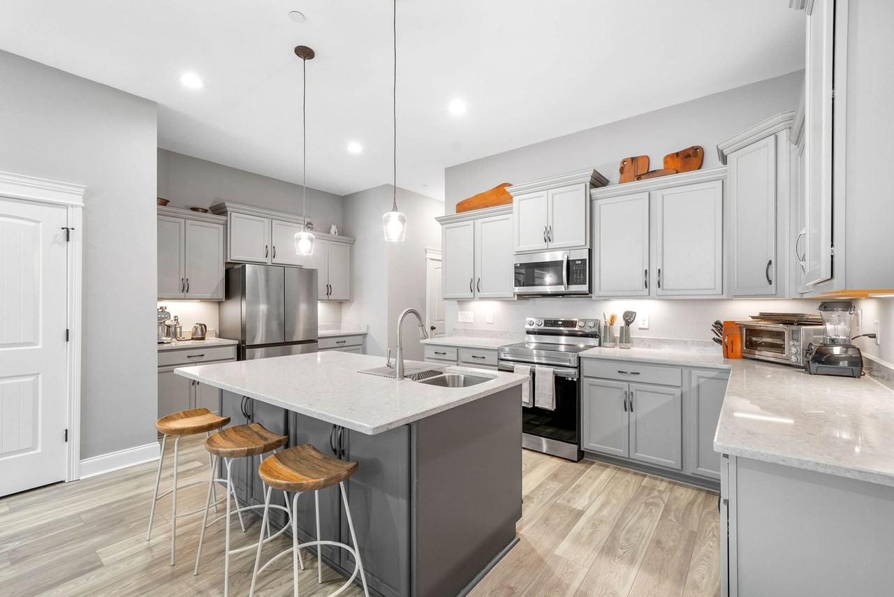 132 Savannah Ave - Photo 7 of 25