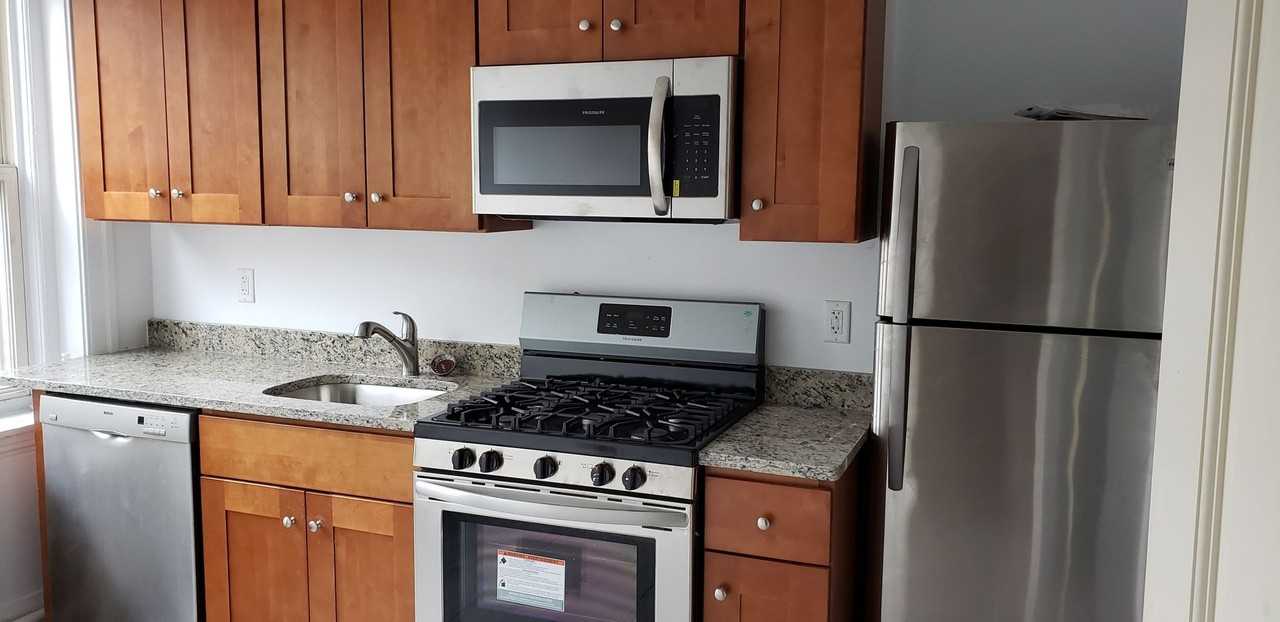 221 Freeman St - Photo 3 of 16