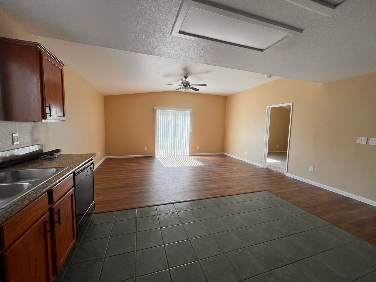 1825 Cochran Ave - Photo 6 of 16