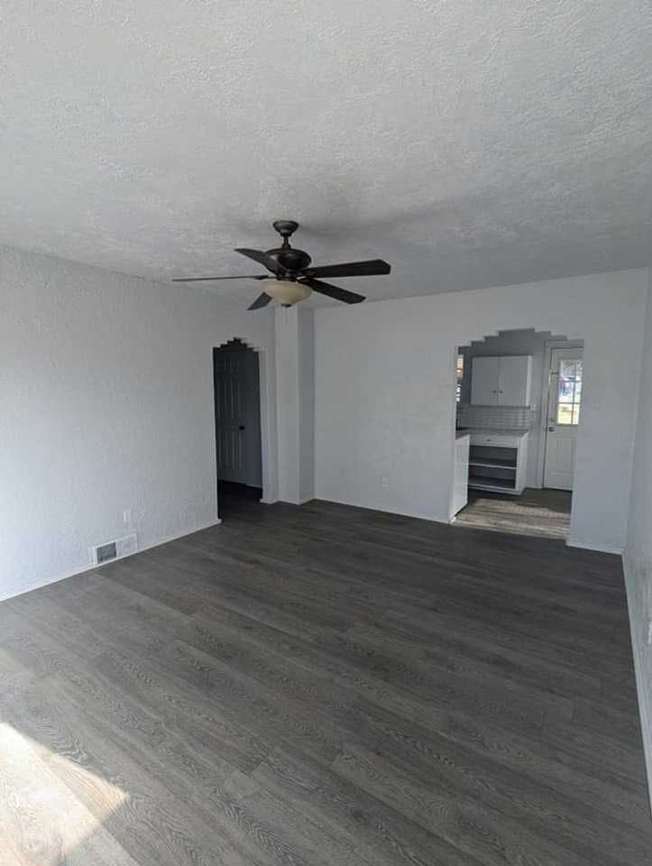 117 Sycamore St - Photo 2 of 11