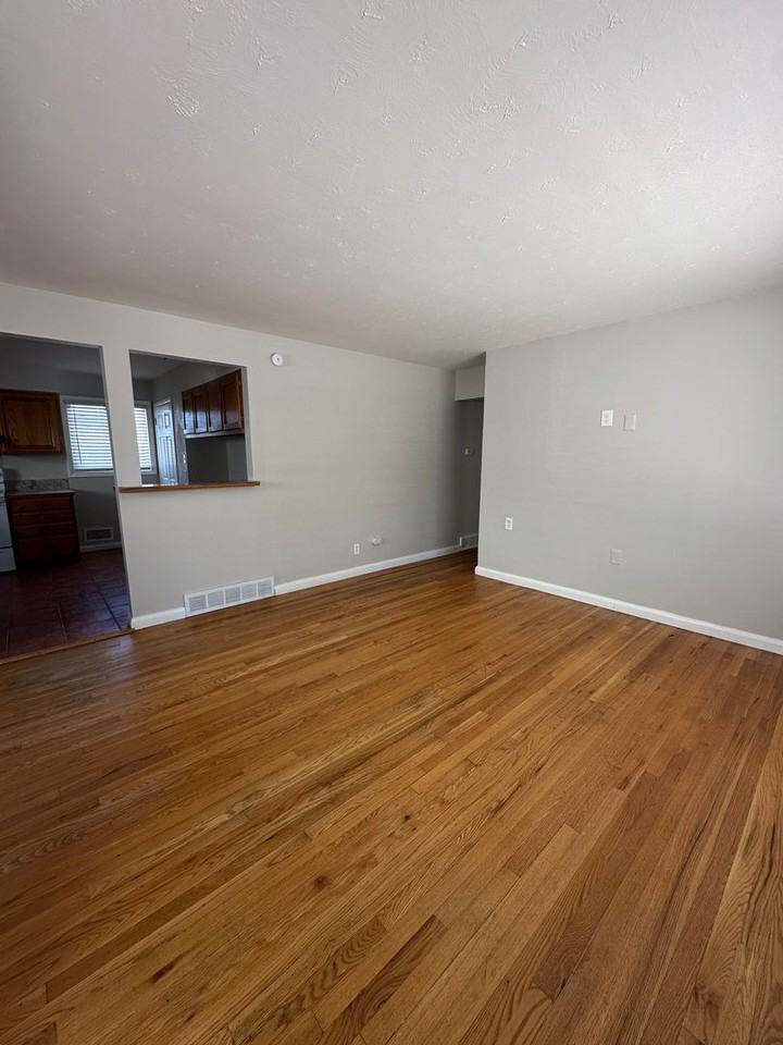 6820 Larsh Dr - Photo 2 of 13