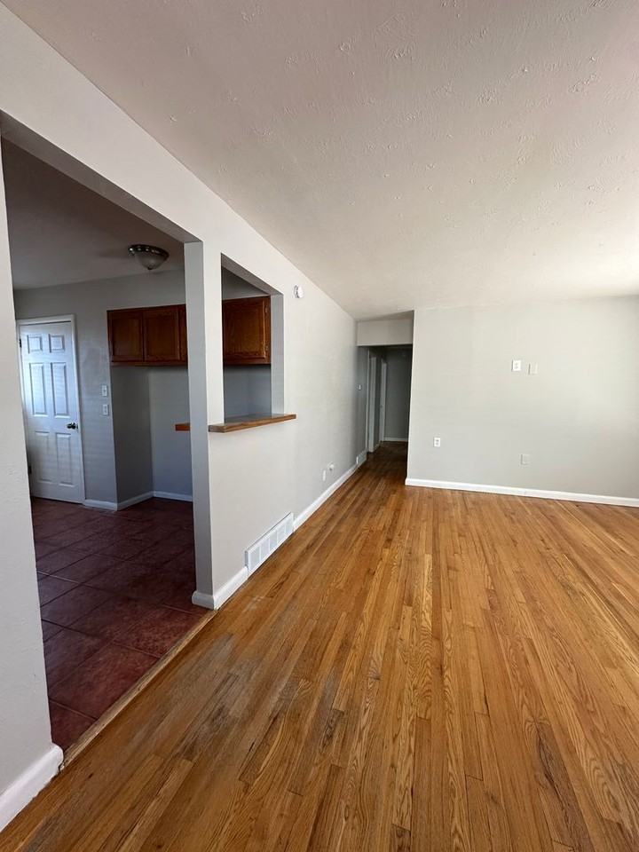 6820 Larsh Dr - Photo 3 of 13