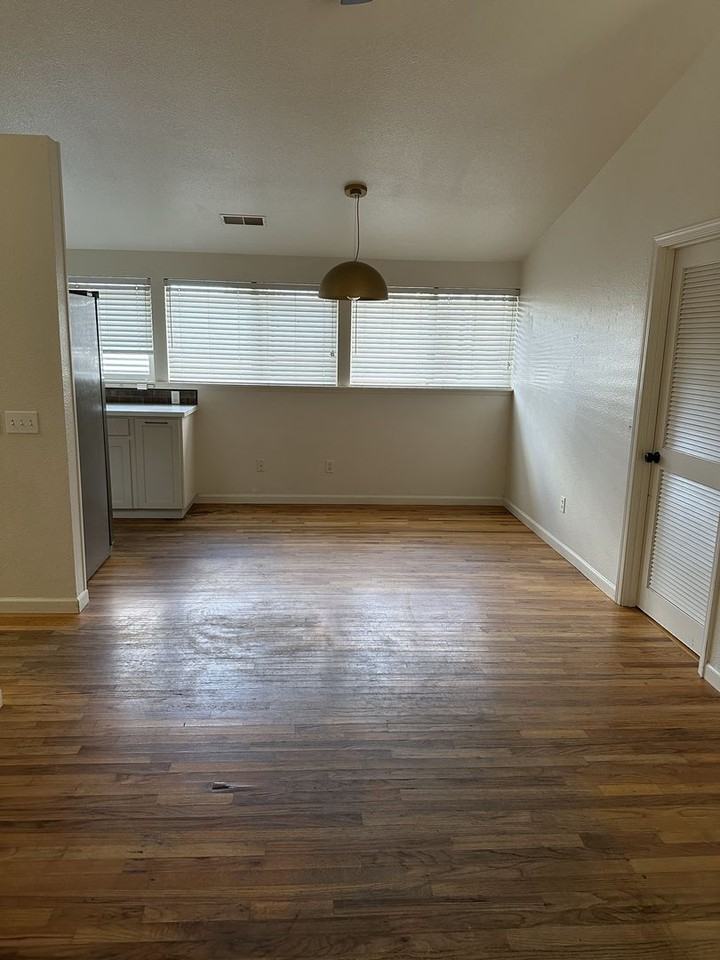 1086 John Hill Rd - Photo 4 of 24