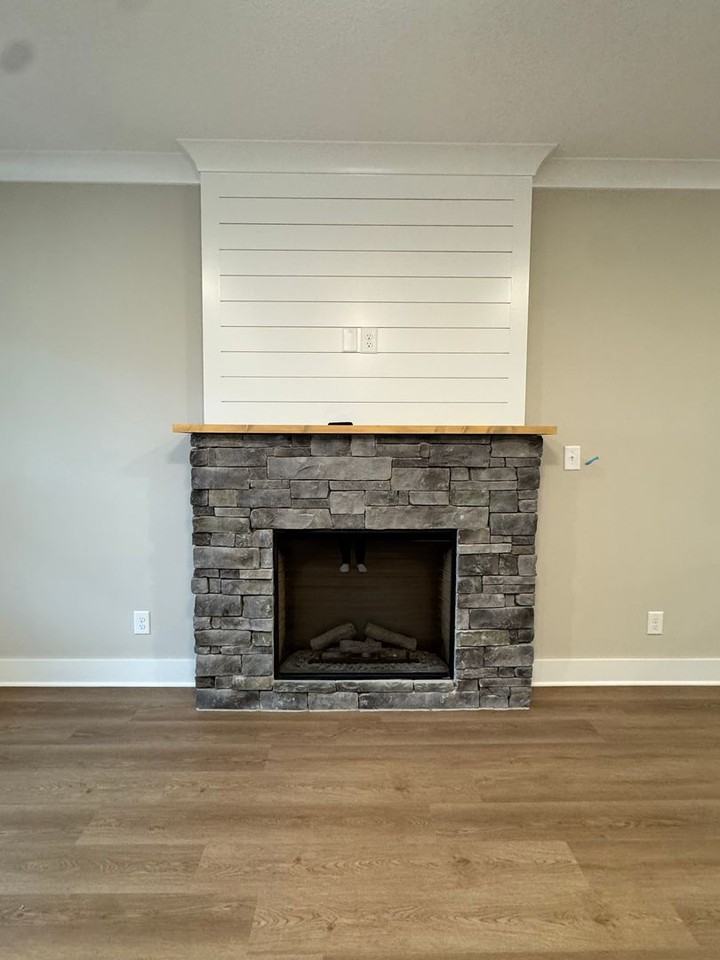 2824 Farmhouse Dr - Photo 2 of 13