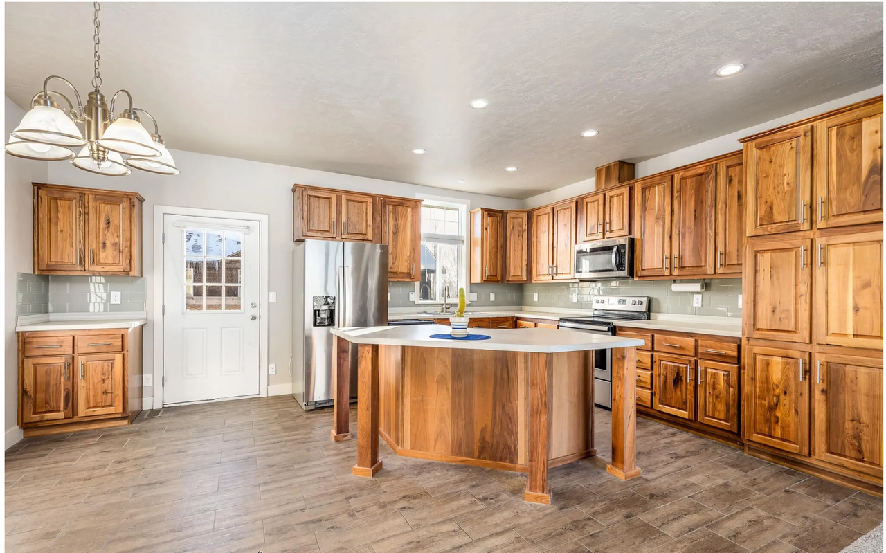 911 Rachel Rd - Photo 7 of 25