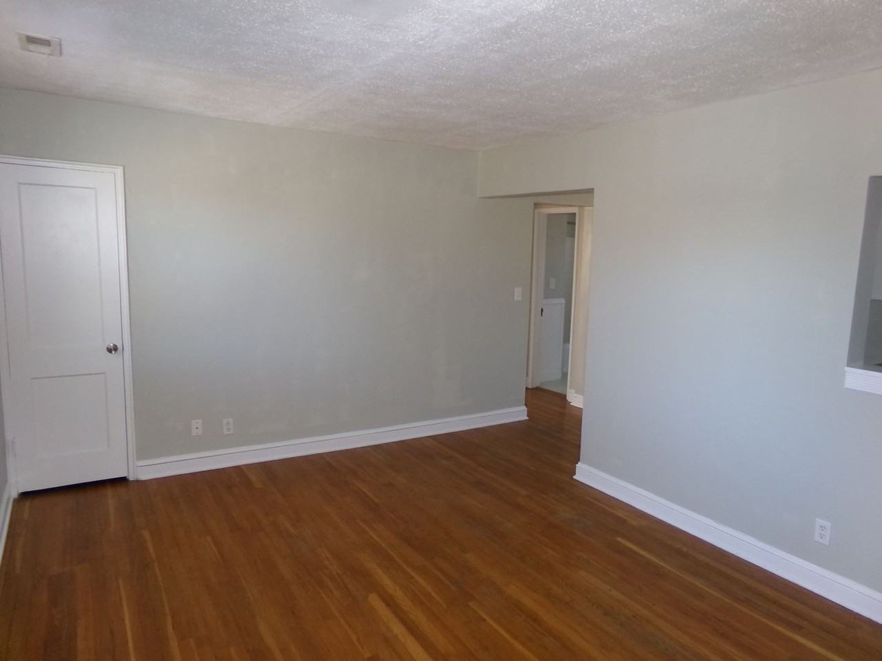 2527 Miller Park Cir Apt C - Photo 2 of 19